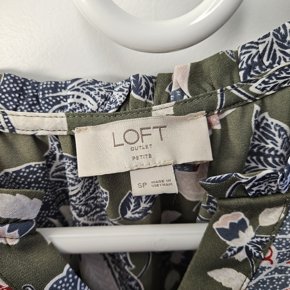 LOFT petite small foral tank top covered button - Picture 3 of 6